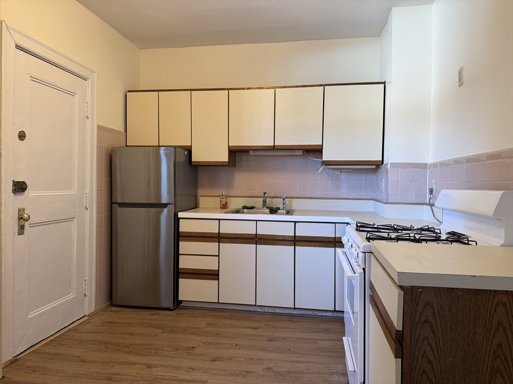 Studio bed, 1 bath apartment for rent at 55 Thatcher Unit 3A, Coolidge Corner
