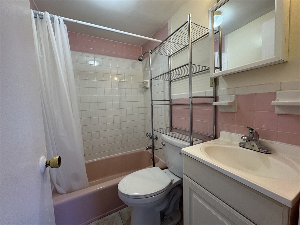 Studio bed, 1 bath apartment for rent at 55 Thatcher Unit 3A, Coolidge Corner — photo 5 of 5