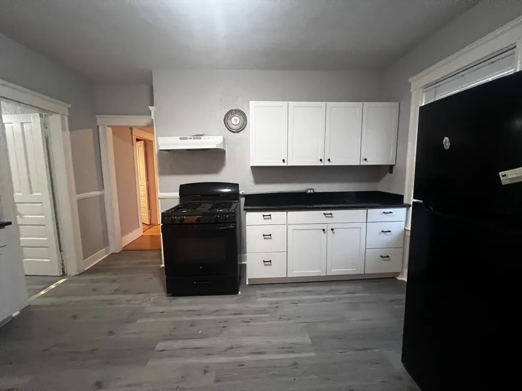 3 bed, 1 bath apartment for rent at 55 Vernon St Unit 2, Worcester — photo 2 of 10