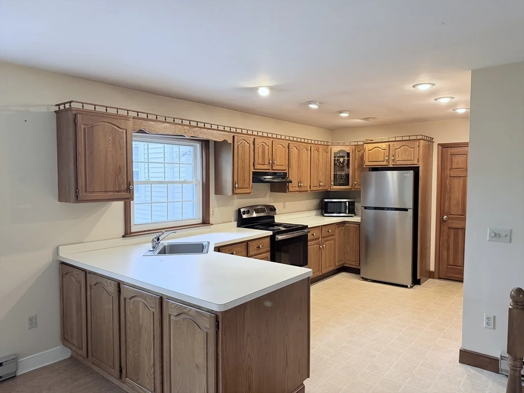 3 bed, 1 bath apartment for rent at 55 Warren St Unit 1, Taunton — photo 5 of 17