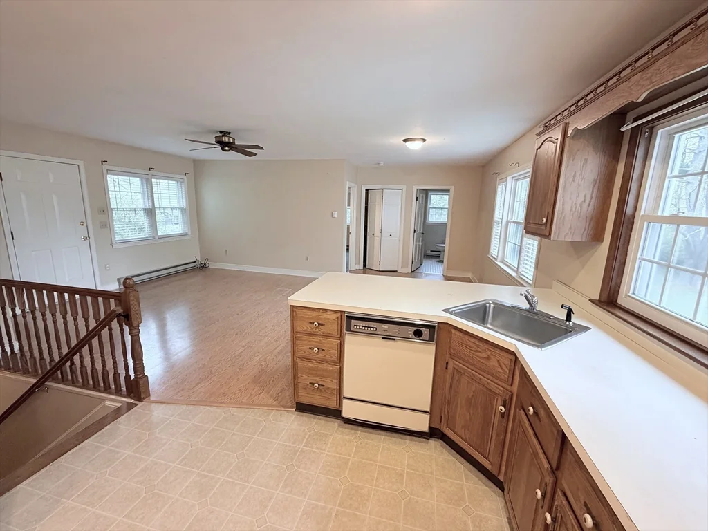 3 bed, 1 bath apartment for rent at 55 Warren St Unit 1, Taunton — photo 4 of 17