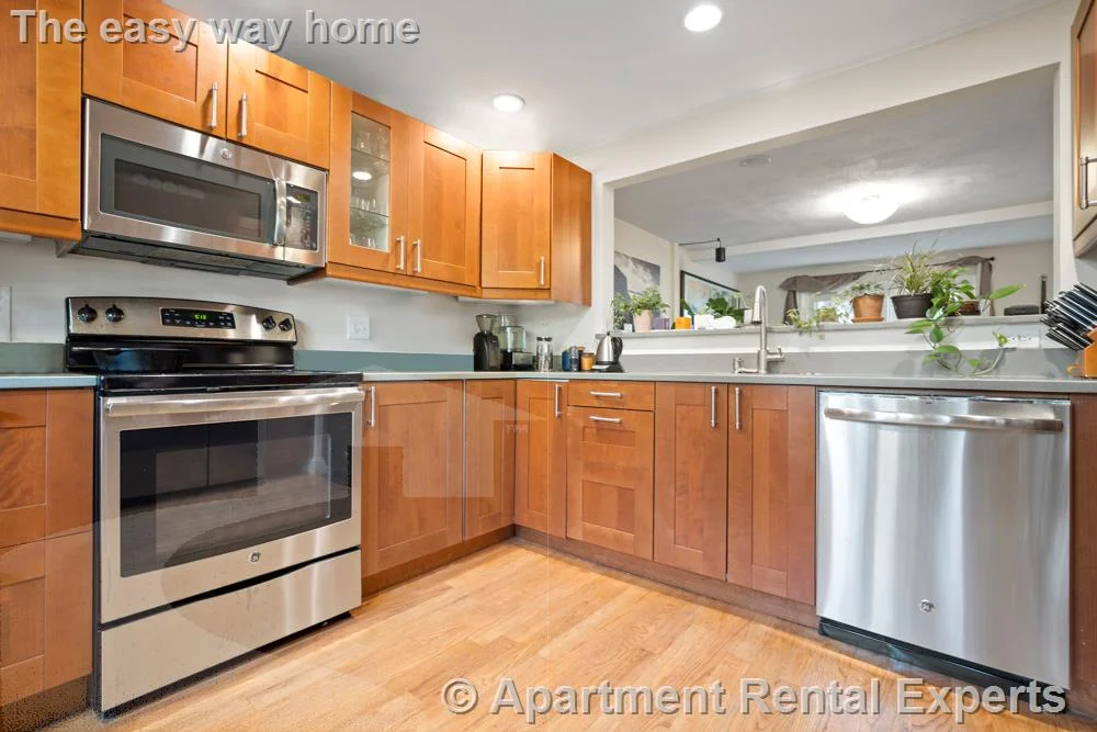 3 bed, 1 bath apartment for rent at 55 Waterhouse St, Teele Square — photo 4 of 30