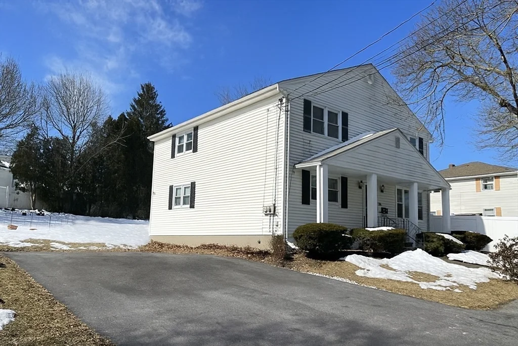 2 bed, 1 bath apartment for rent at 55 Wedgewood Rd Unit 2, Tatnuck