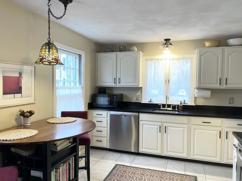 2 bed, 1 bath apartment for rent at 55 West St Unit 7, Medfield — photo 2 of 19