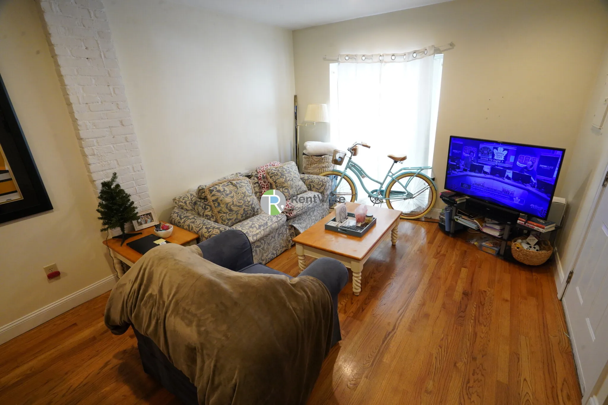 2 bed, 1 bath apartment for rent at 550 3rd St Unit 1, South Boston — photo 3 of 25