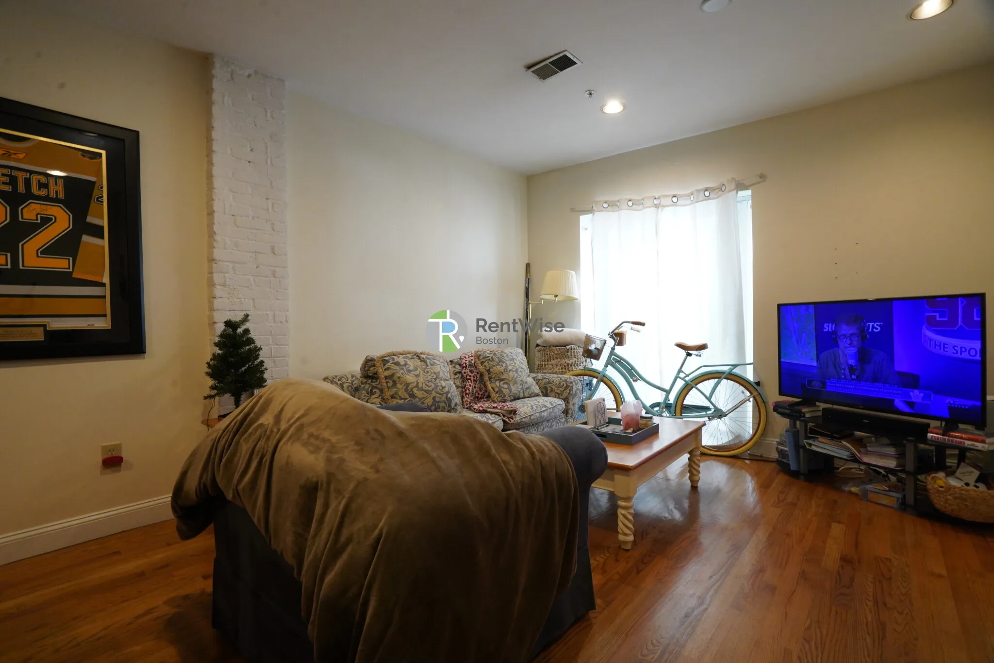 2 bed, 1 bath apartment for rent at 550 3rd St Unit 1, South Boston — photo 4 of 25