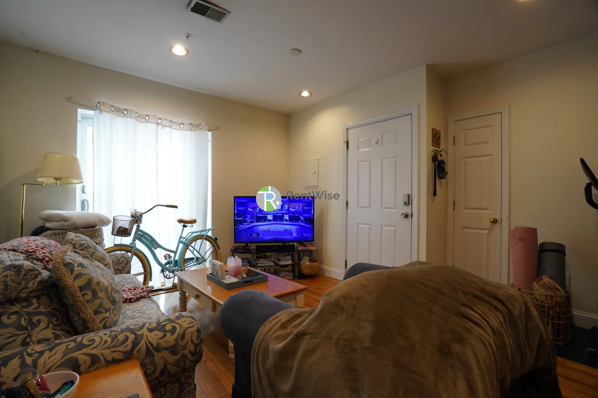 2 bed, 1 bath apartment for rent at 550 3rd St Unit 1, South Boston — photo 6 of 25