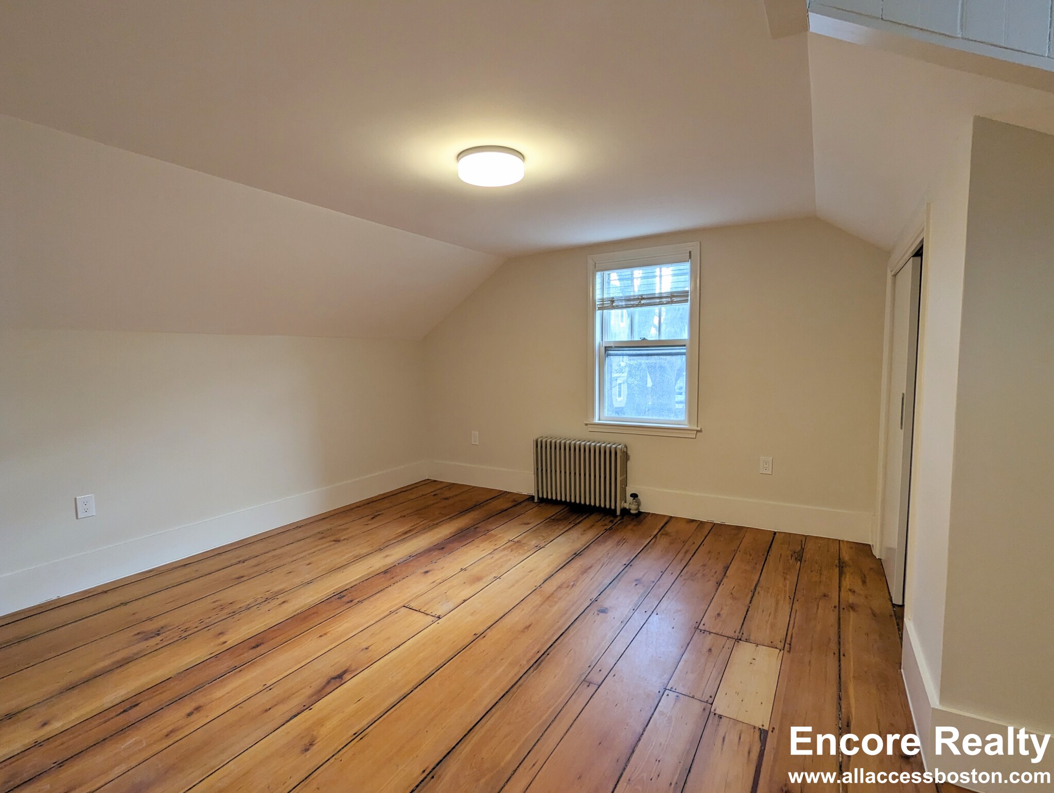 3 bed, 2 bath apartment for rent at 550 Franklin St Unit S/F, Riverside — photo 11 of 18