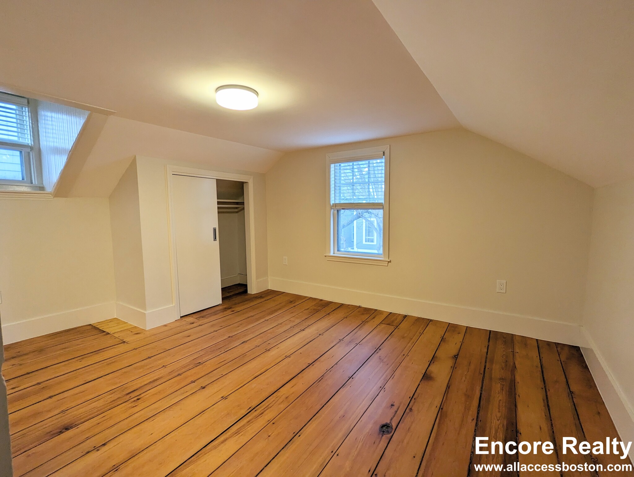 3 bed, 2 bath apartment for rent at 550 Franklin St Unit S/F, Riverside — photo 14 of 18