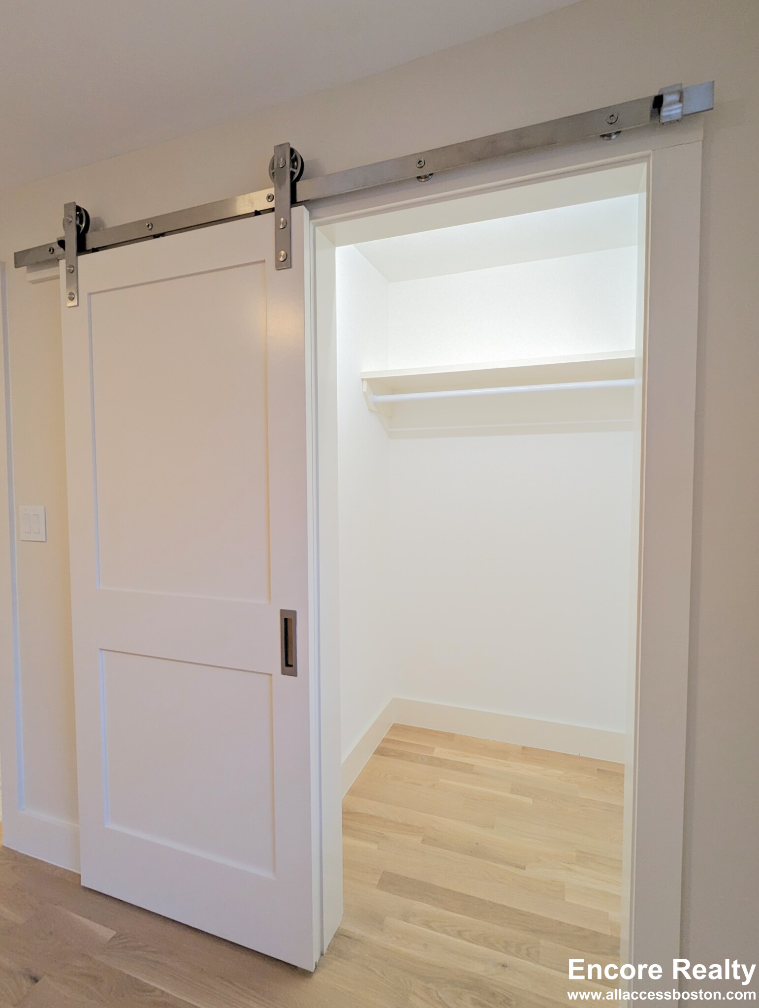 3 bed, 2 bath apartment for rent at 550 Franklin St Unit S/F, Riverside — photo 10 of 18