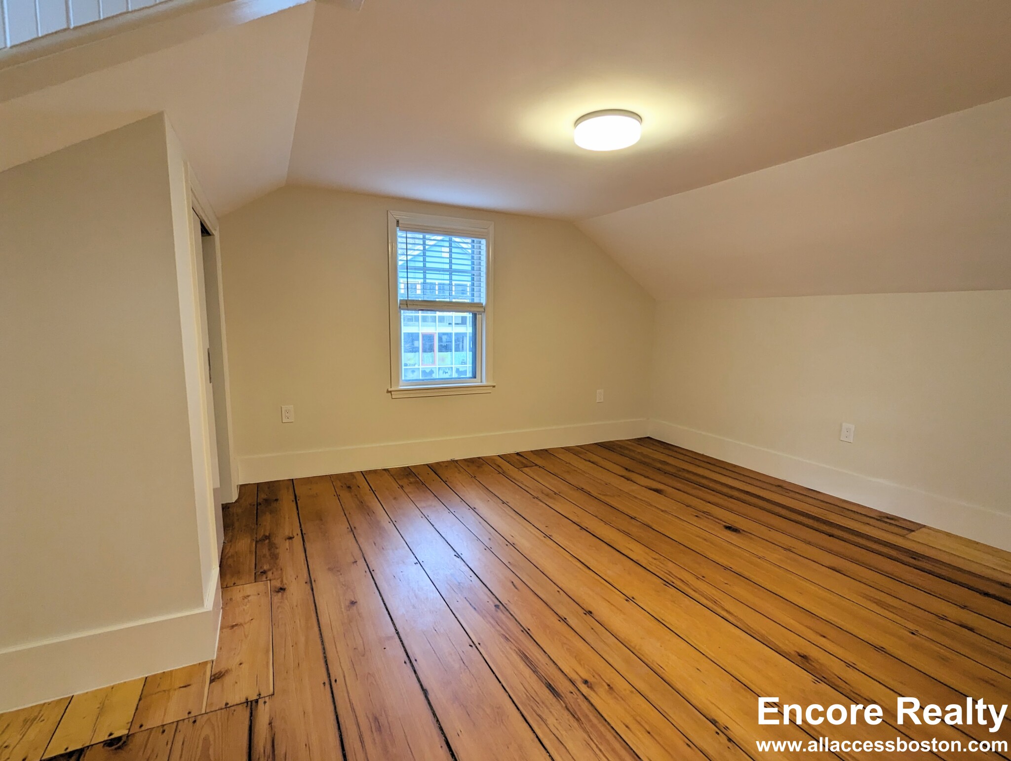 3 bed, 2 bath apartment for rent at 550 Franklin St Unit S/F, Riverside — photo 13 of 18