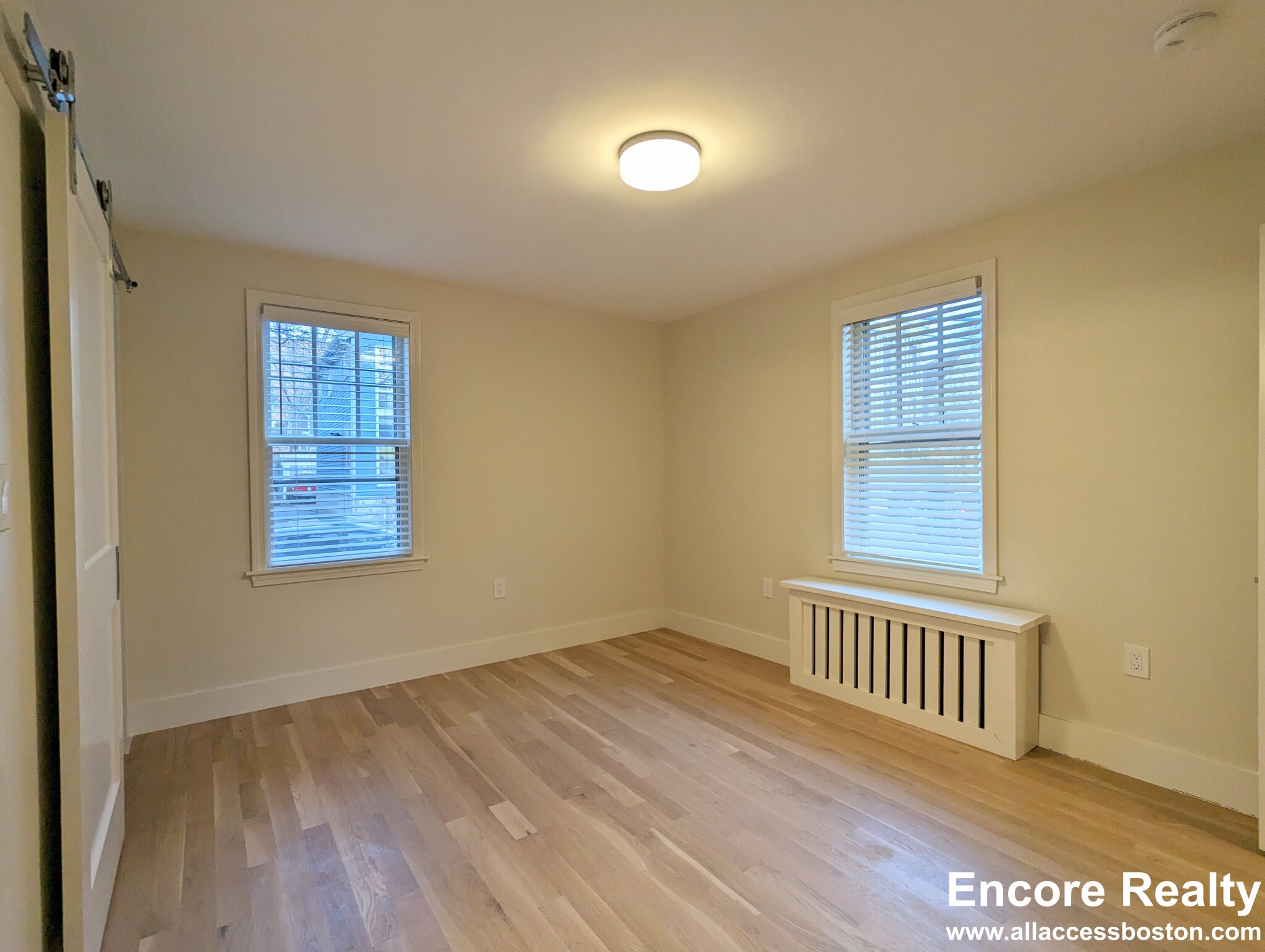 3 bed, 2 bath apartment for rent at 550 Franklin St Unit S/F, Riverside — photo 8 of 18