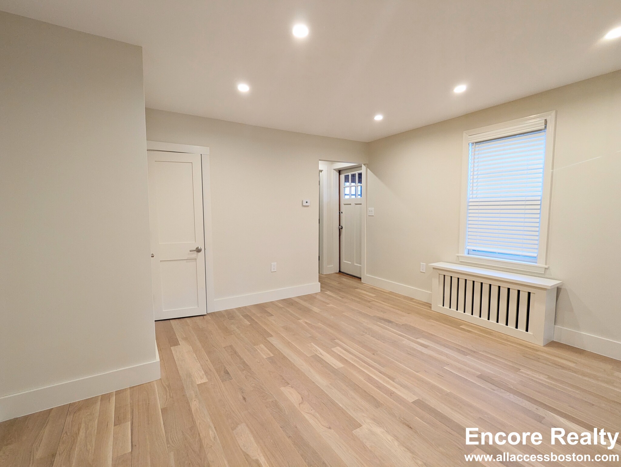 3 bed, 2 bath apartment for rent at 550 Franklin St Unit S/F, Riverside — photo 6 of 18
