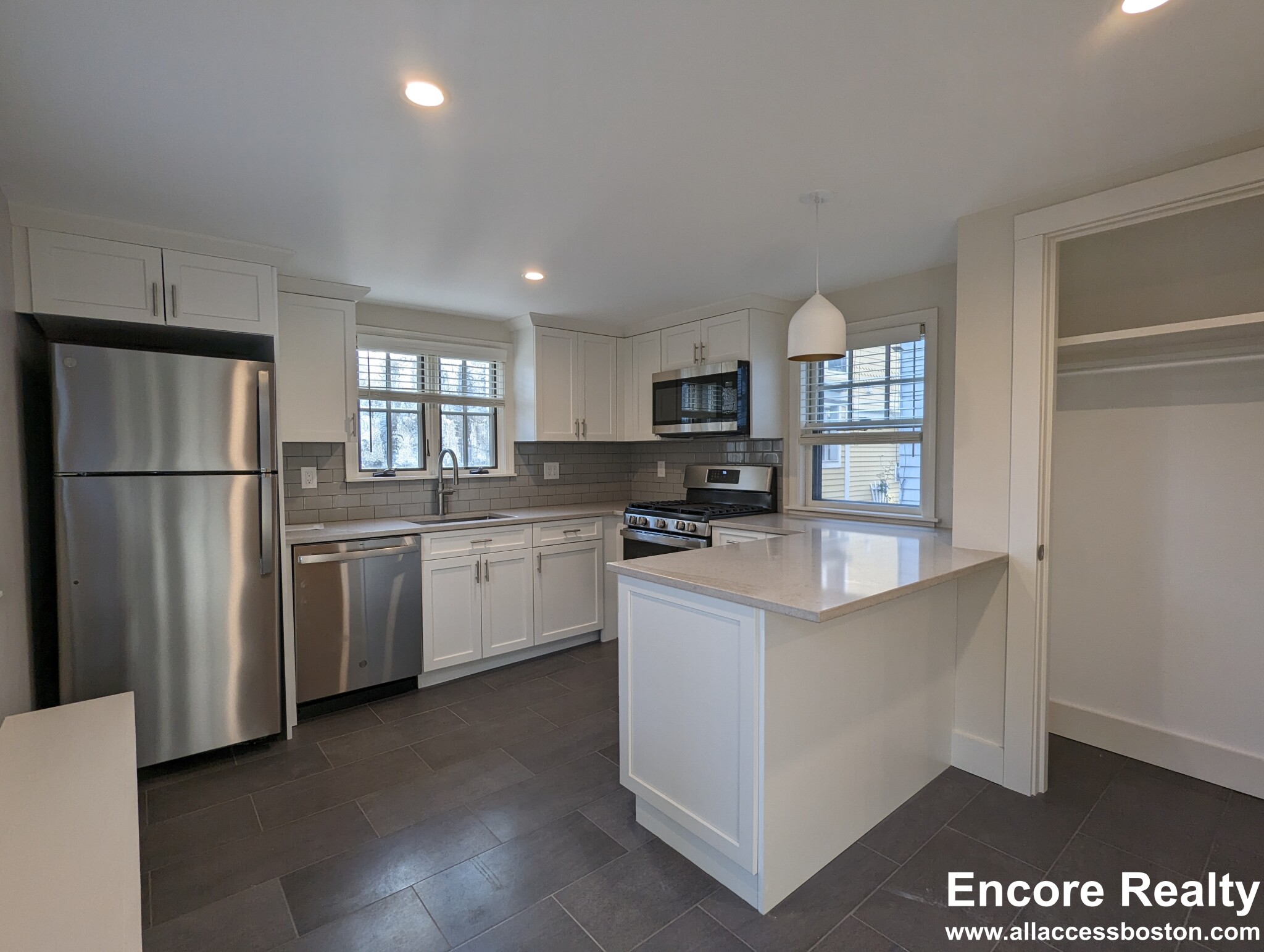 3 bed, 2 bath apartment for rent at 550 Franklin St Unit S/F, Riverside
