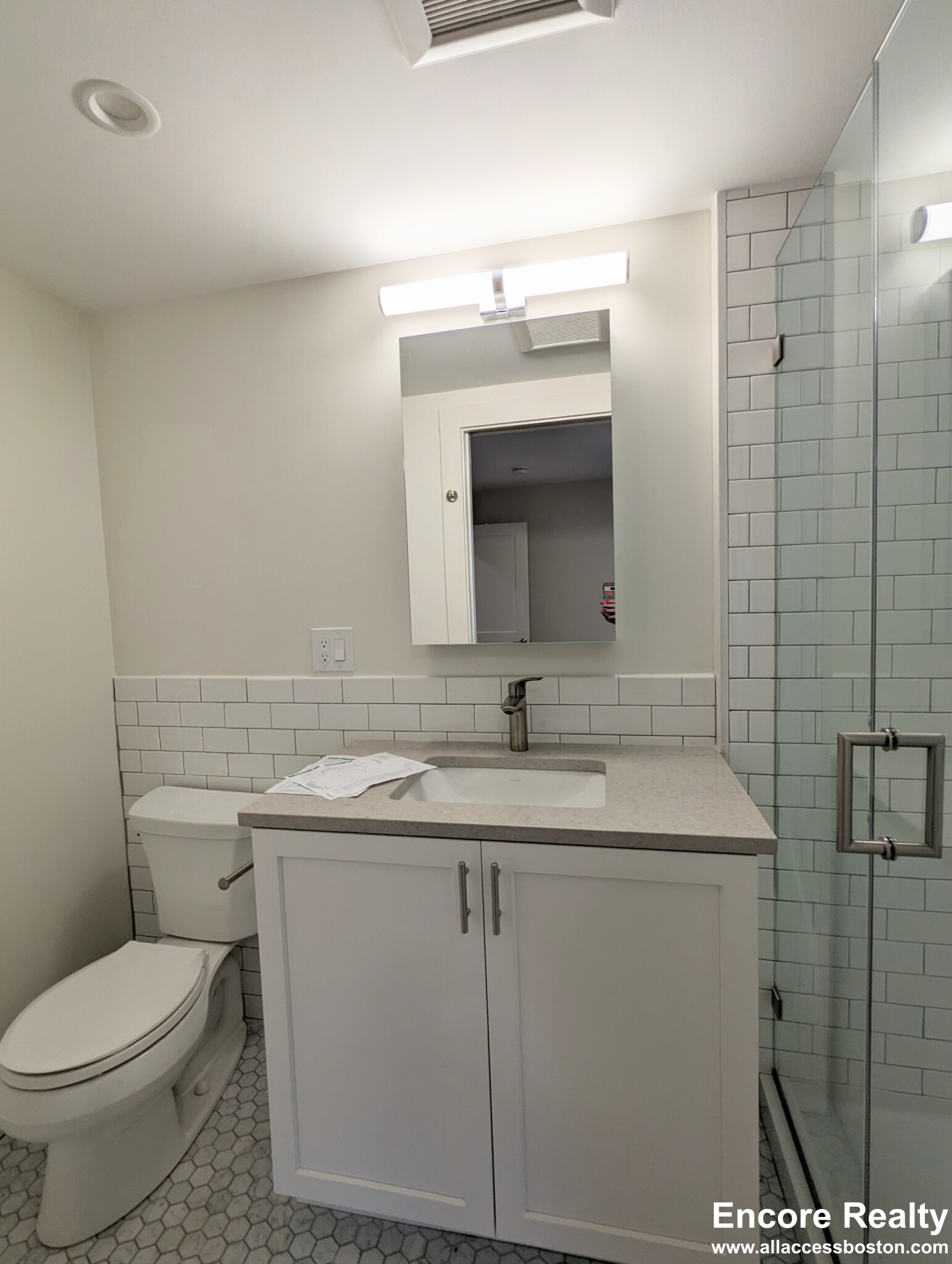 3 bed, 2 bath apartment for rent at 550 Franklin St Unit S/F, Riverside — photo 9 of 18