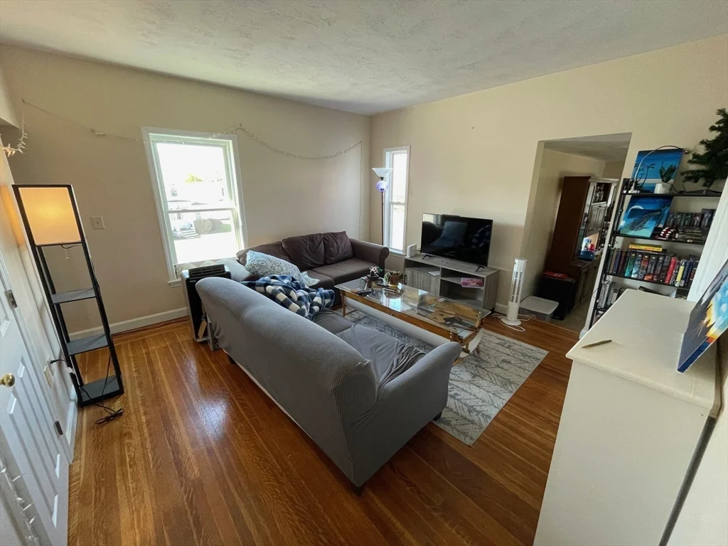 2 bed, 1 bath apartment for rent at 550 Main St Unit 2, Woburn — photo 2 of 14