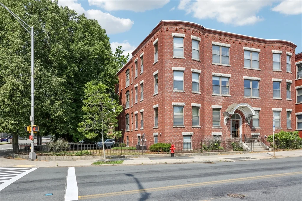 1 bed, 1 bath apartment for rent at 550 Main Unit 5, Malden — photo 3 of 24