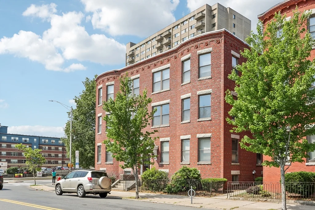 1 bed, 1 bath apartment for rent at 550 Main Unit 5, Malden — photo 2 of 24