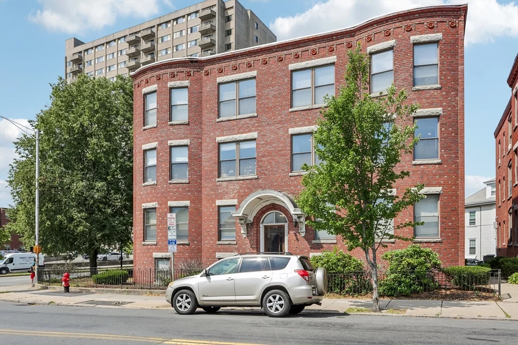 1 bed, 1 bath apartment for rent at 550 Main Unit 5, Malden — photo 1 of 24