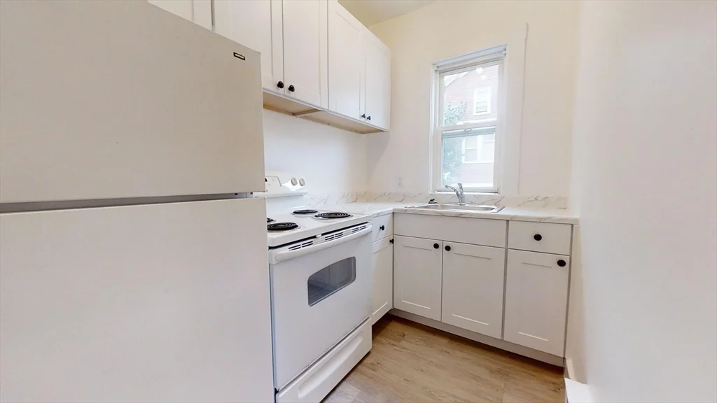 1 bed, 1 bath apartment for rent at 550 Mount Auburn St Unit 2B, Watertown — photo 3 of 11