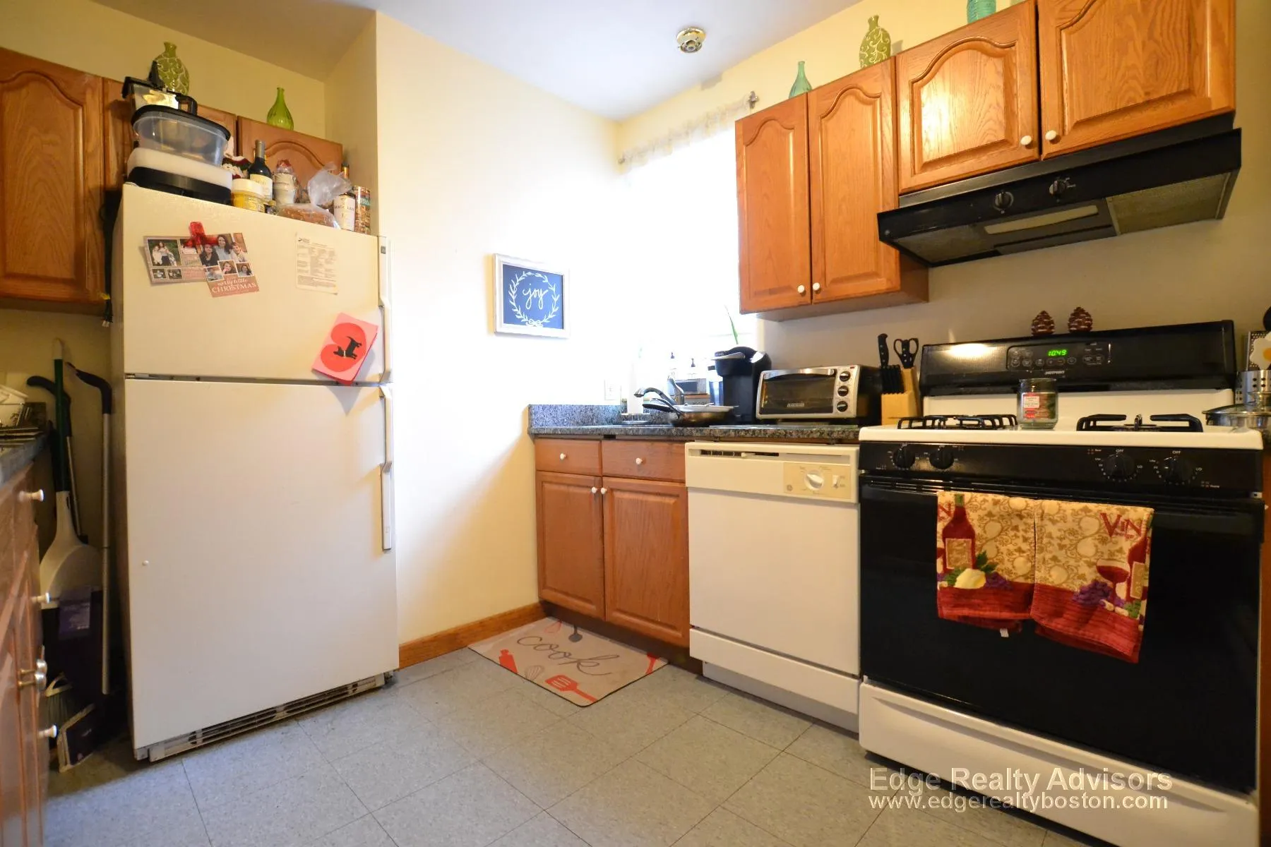 3 bed, 1 bath apartment for rent at 550 Washington St Unit 1, Brighton — photo 2 of 7