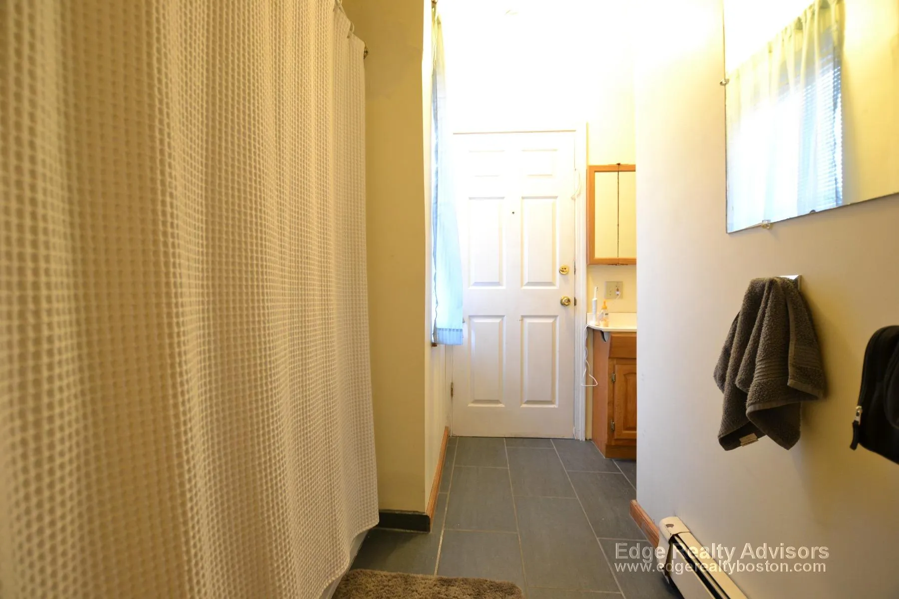 3 bed, 1 bath apartment for rent at 550 Washington St Unit 1, Brighton — photo 4 of 7