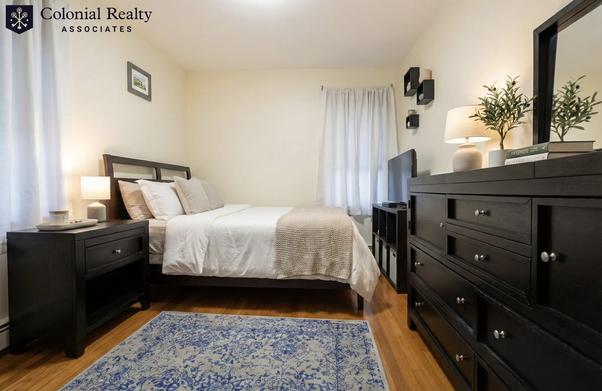 3 bed, 1 bath apartment for rent at 551 Washington St Unit 01, Oak Square — photo 2 of 6