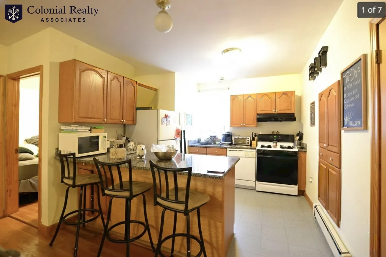 3 bed, 1 bath apartment for rent at 551 Washington St Unit 01, Oak Square — photo 5 of 6