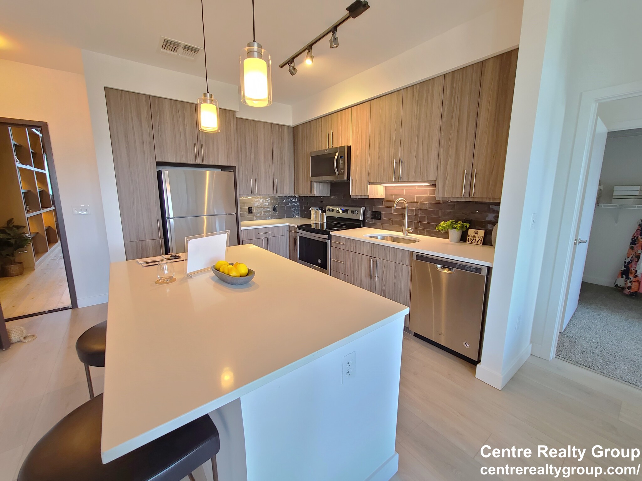 1 bed, 1 bath apartment for rent at 552 Victory Rd, Marina Bay