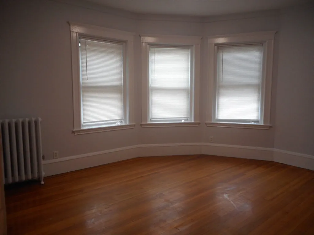 2 bed, 1 bath apartment for rent at 553 Brookline Ave Unit 1, Riverway Island — photo 6 of 6
