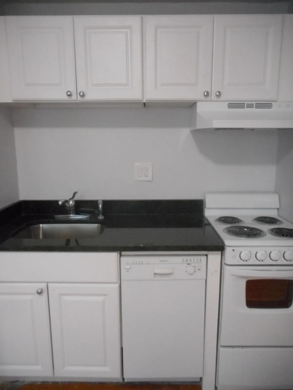 2 bed, 1 bath apartment for rent at 553 Brookline Ave Unit 5, Riverway Island