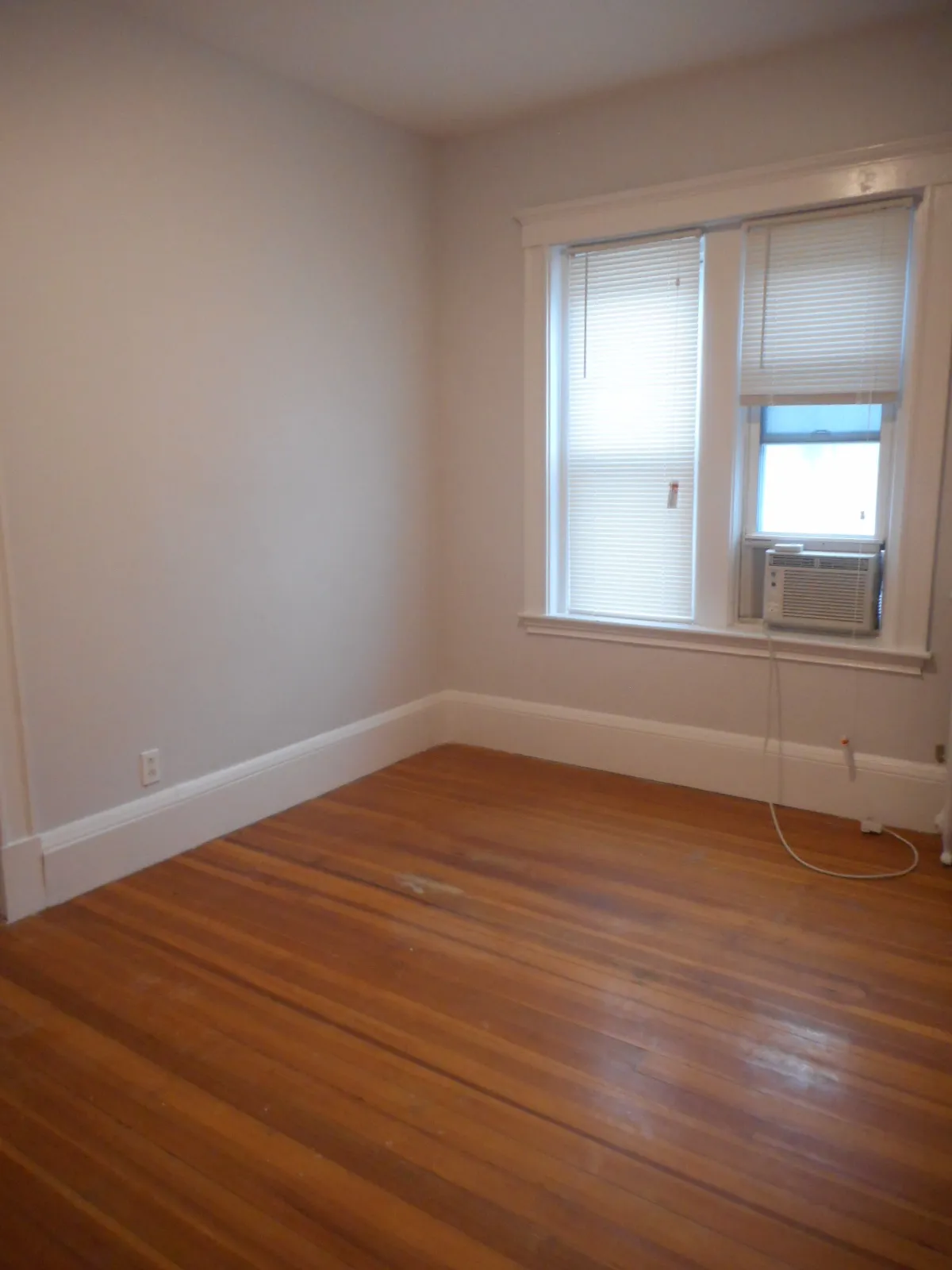 2 bed, 1 bath apartment for rent at 553 Brookline Ave Unit 5, Riverway Island — photo 3 of 6