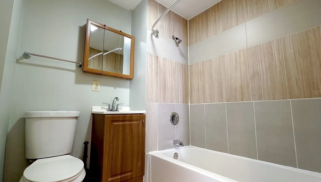 3 bed, 1 bath apartment for rent at 553 Dorchester Ave Unit 1, South Boston — photo 6 of 8