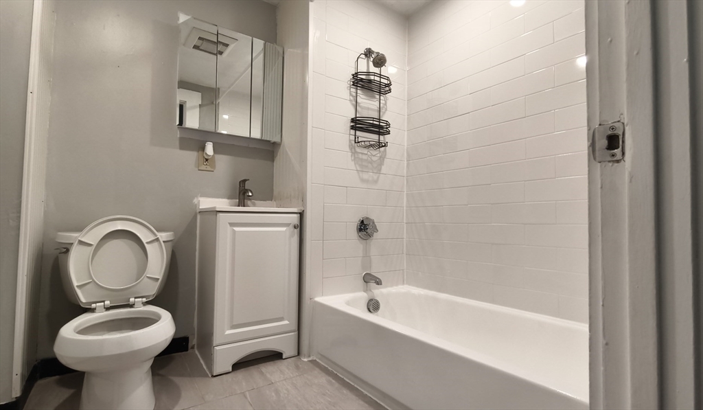 3 bed, 1 bath apartment for rent at 553 Dorchester Ave Unit 2, South Boston — photo 16 of 17