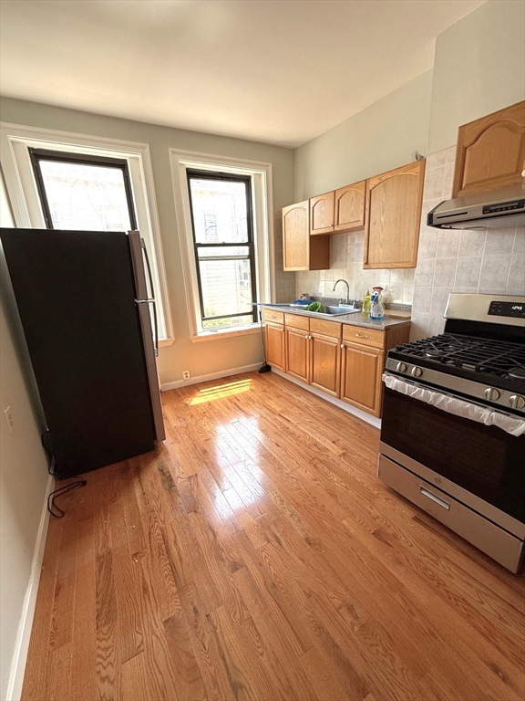 3 bed, 2 bath apartment for rent at 553 East 6th Unit 1, South Boston — photo 6 of 7
