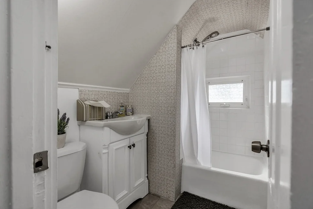 2 bed, 1 bath apartment for rent at 553 Main St Unit 3, Medford — photo 14 of 19