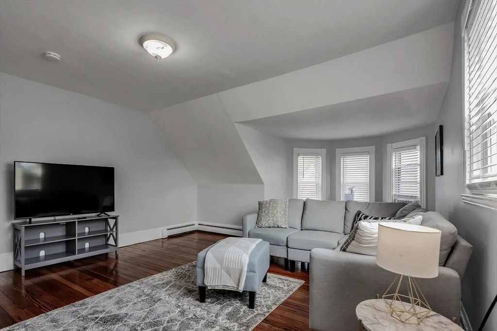 2 bed, 1 bath apartment for rent at 553 Main St Unit 3, Medford — photo 3 of 19