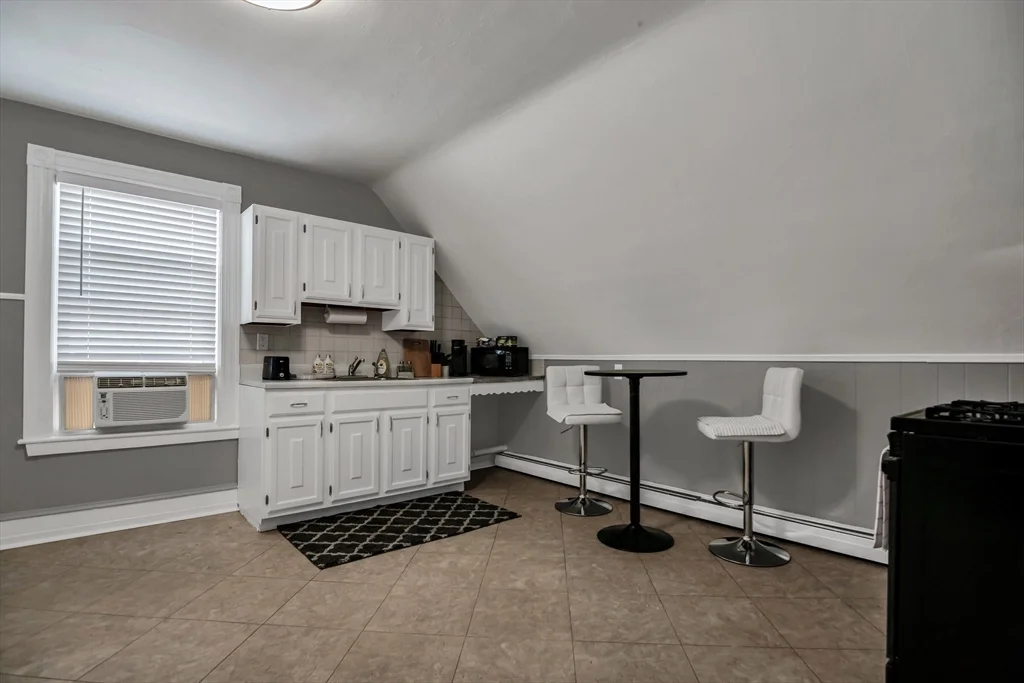 2 bed, 1 bath apartment for rent at 553 Main St Unit 3, Medford — photo 7 of 19