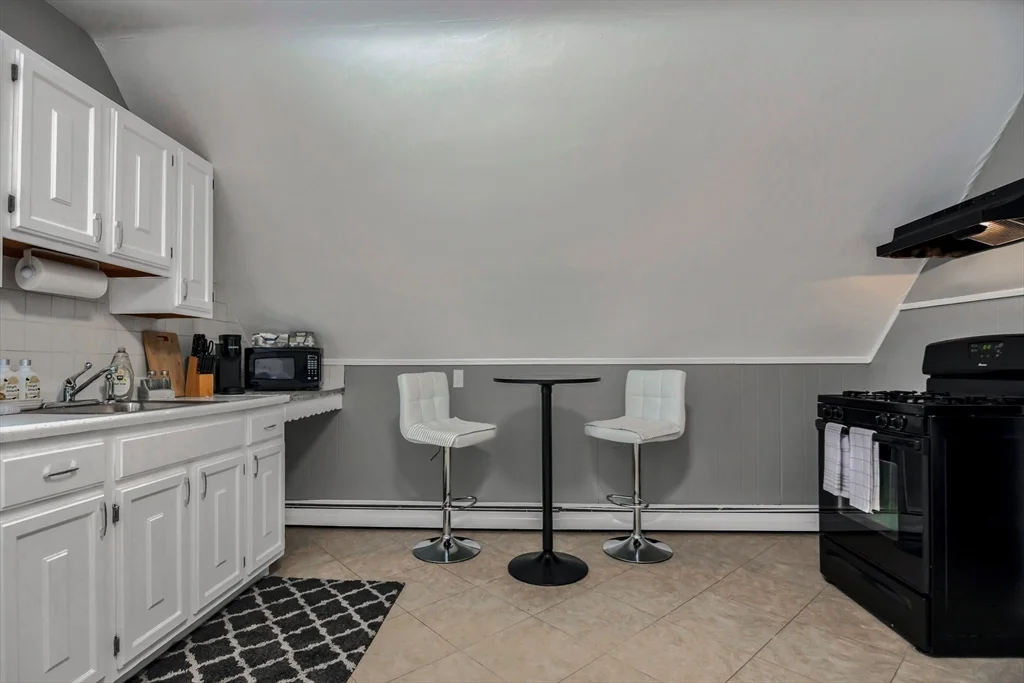 2 bed, 1 bath apartment for rent at 553 Main St Unit 3, Medford — photo 8 of 19