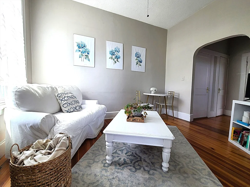 2 bed, 1 bath apartment for rent at 554 East 4th Unit 3, South Boston — photo 2 of 7