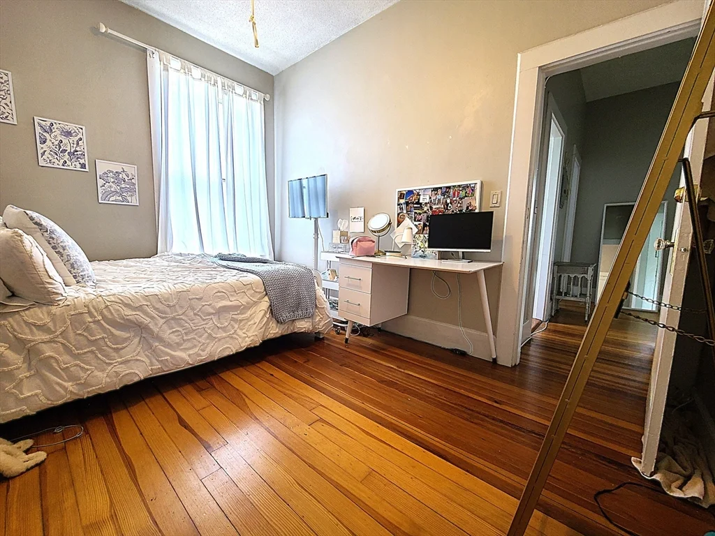 2 bed, 1 bath apartment for rent at 554 East 4th Unit 3, South Boston — photo 4 of 7