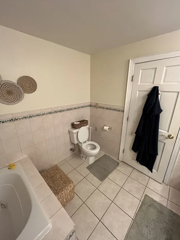 2 bed, 2 bath apartment for rent at 554 East Broadway Unit 1, South Boston — photo 17 of 27