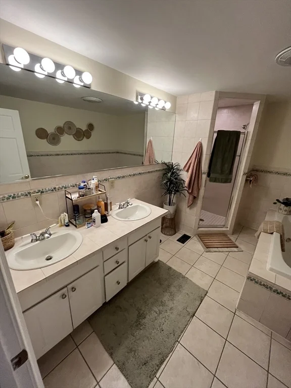2 bed, 2 bath apartment for rent at 554 East Broadway Unit 1, South Boston — photo 18 of 27