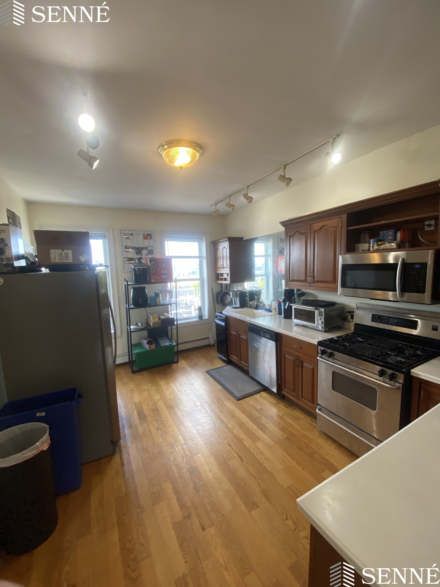 3 bed, 2 bath apartment for rent at 554 East Broadway Unit 2, South Boston — photo 3 of 30