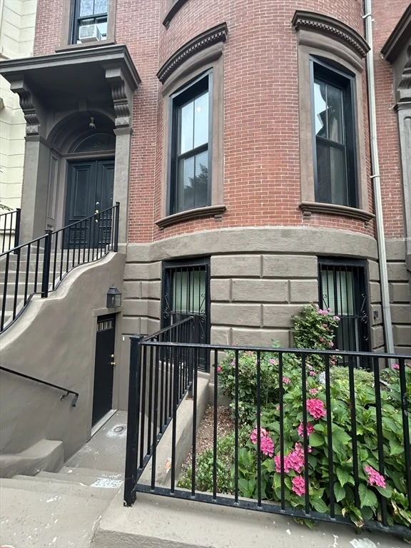 2 bed, 1 bath apartment for rent at 554 Massachusetts Unit 1G, South End