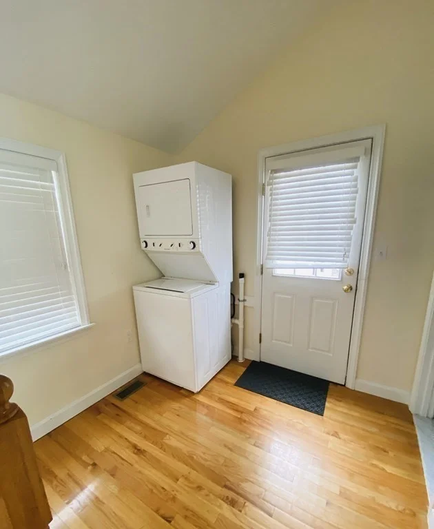 1 bed, 1 bath apartment for rent at 554 Pleasant St Unit 2, Winthrop — photo 6 of 11