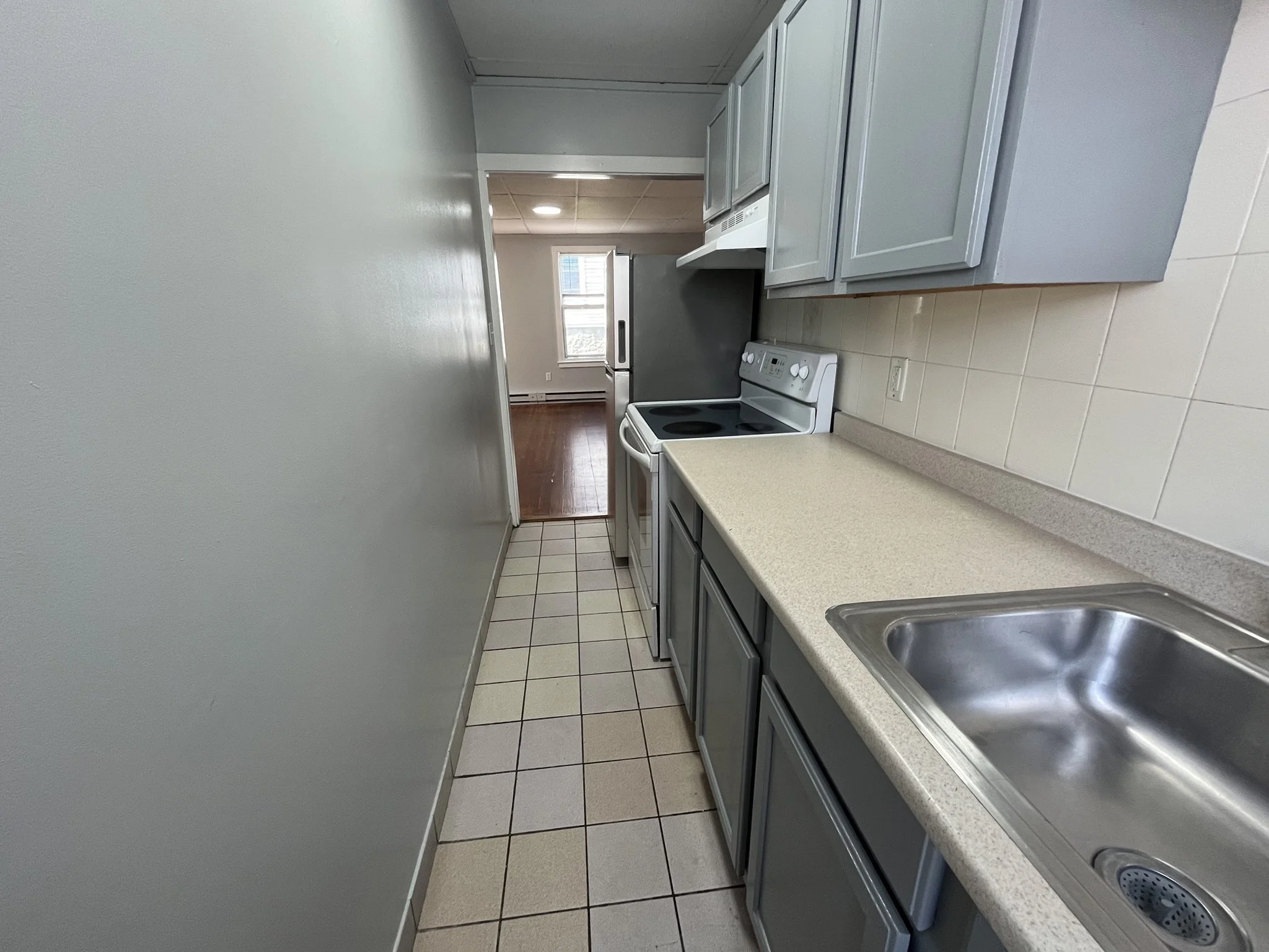2 bed, 1 bath apartment for rent at 554 Plymouth Ave Unit 1R, Fall River — photo 6 of 8