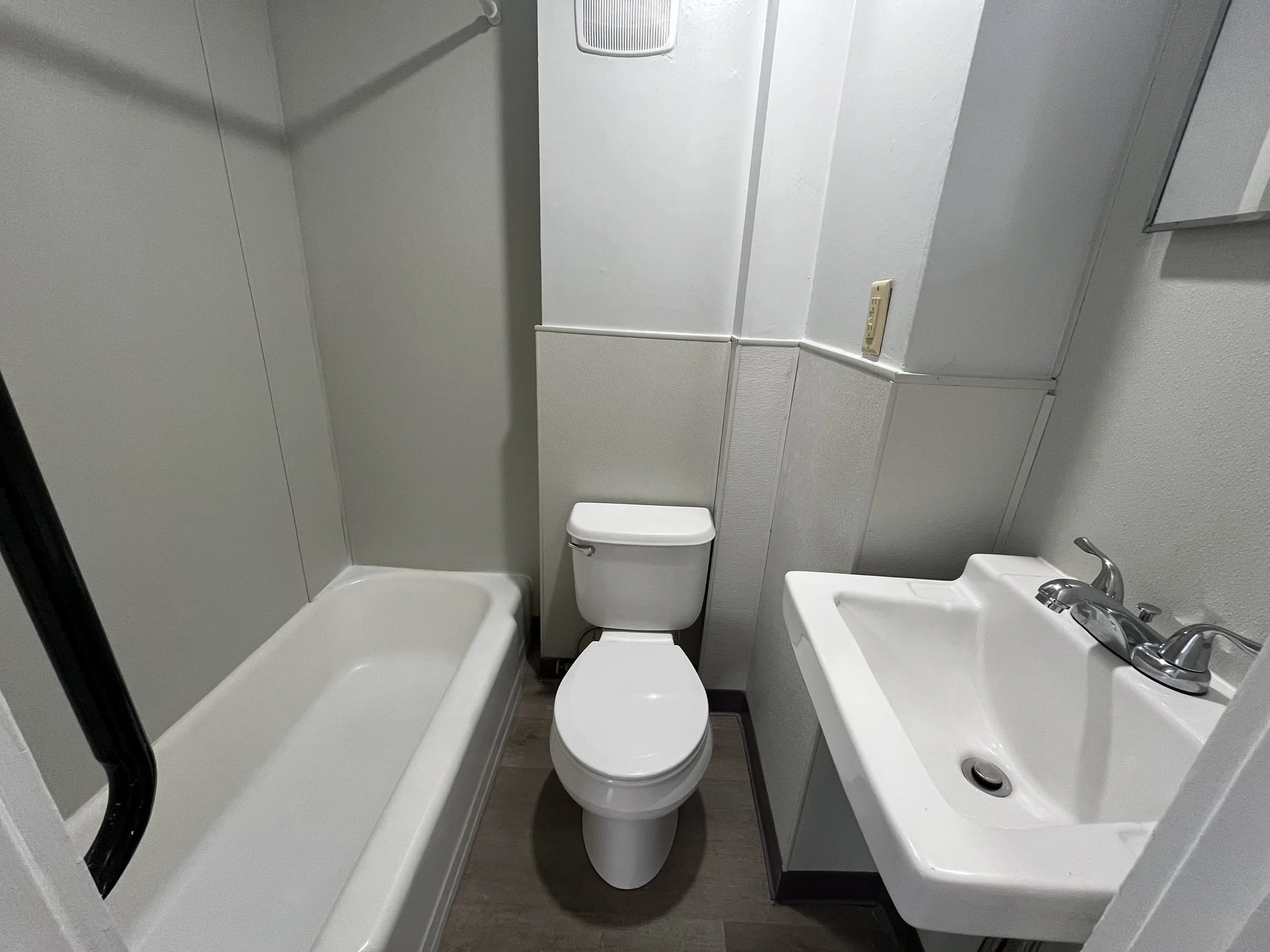 2 bed, 1 bath apartment for rent at 554 Plymouth Ave Unit 1R, Fall River — photo 8 of 8
