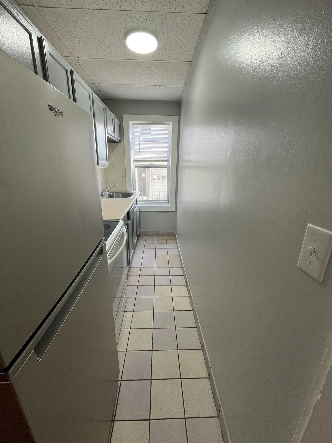2 bed, 1 bath apartment for rent at 554 Plymouth Ave Unit 1R, Fall River — photo 5 of 8