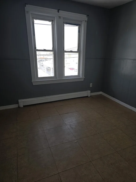 3 bed, 1 bath apartment for rent at 555 Main St Unit 3, Brockton — photo 4 of 9